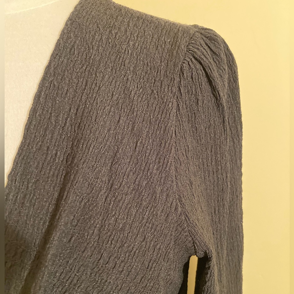 NWOT Textured black top with twisted design new bought in Spain size 8 - Picture 4 of 5